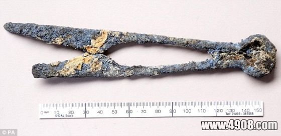 这把铁剪是在弗马纳郡恩尼斯基林市郊区进行的一次考古发掘中出土的文物之一。